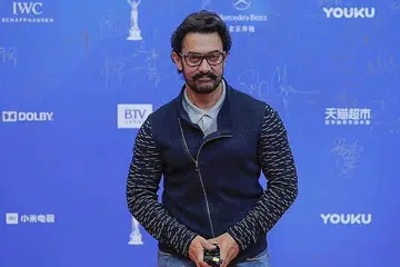 NIAT BANTU KAWAN: Aamir Khan bergelar penerbit filem tentang kriket, 'Lagaan', pada ketika itu kerana mahu membantu rakannya, Ashutosh Gowariker, mengetengahkan kisah yang menarik. Disebabkan Ashutosh belum ada nama, Aamir bimbang tiada penerbit akan berani menghasilkan filem ini. - Foto INSTAGRAM AAMIR KHAN