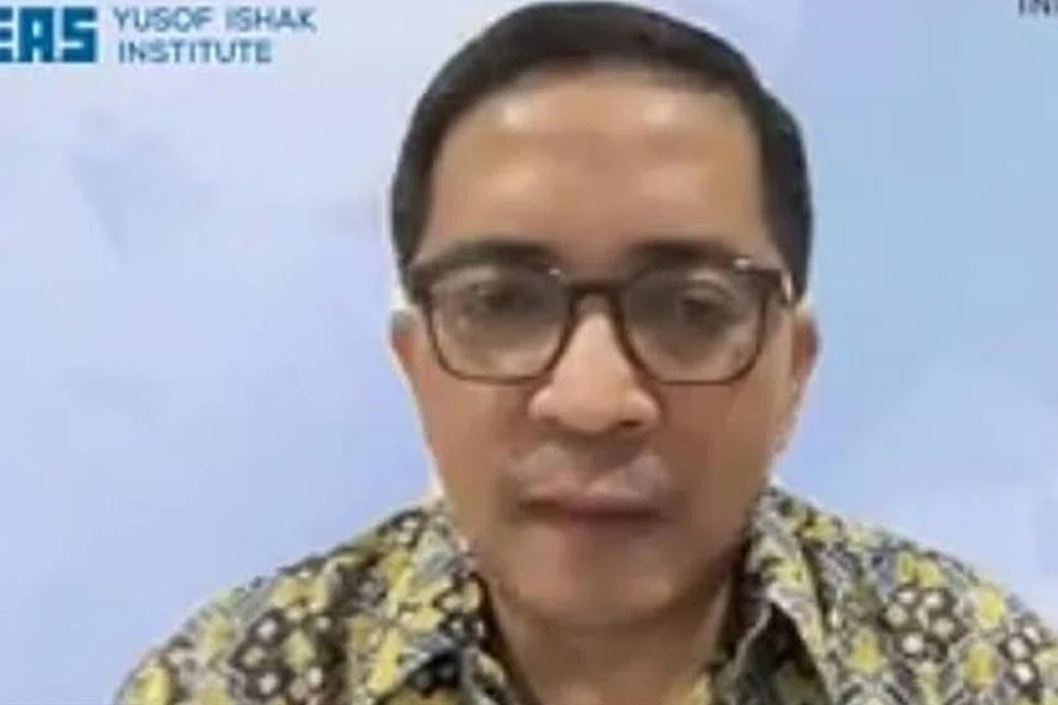 HALA TUJU, MASA DEPAN NU JADI TOPIK PERBINCANGAN: Webinar yang mengetengahkan Zamil Kanan Iseas-Institut Yusof Ishak, Dr Norshahril Saat sebagai moderator, menampilkan Encik Yahya sebagai penceramah ucaptama di samping dua penceramah lain - pensyarah kanan NUS, Dr Azhar Ibrahim dan Dr Philips Vermonte, dekan Fakulti Sains Sosial UIII (atasi). - Foto ISEAS 
