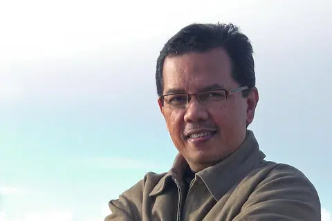 Penulis esei, Rohman Munasip. 