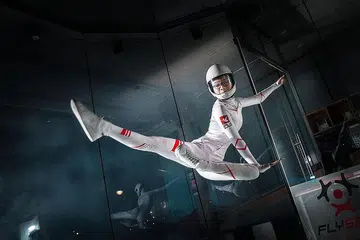 MENANG ACARA: Kyra Poh yang merupakan peserta termuda kategori Terbuka Gaya Bebas Solo, menang acara yang disertainya itu. - Foto LAURA AAPRO