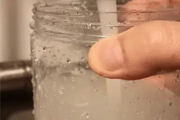 Air berwarna seperti ‘air barli’ terpancut dari paip isi rumah di NorthShore Cove.
