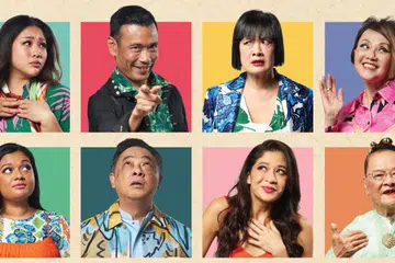 RAGAM PERANAKAN: Lapan individu Peranakan yang ingin mementaskan naskhah teater bersandarkan kisah istana akan membuat anda tertawa sepanjang sajian drama dalam drama, Mari Kita Main Wayang, dengan unsur-unsur bangsawan ini.