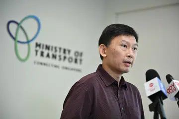 KEPUTUSAN SALAH: Walaupun pemerintah telah berunding dengan lebih 1,000 penumpang sebelum pelaksanaan SimplyGo, ia sepatutnya berunding dengan lebih meluas dan mengumpulkan pandangan daripada golongan penumpang yang lebih luas untuk memahami keprihatinan mereka, kata Menteri Pengangkutan, Encik Chee Hong Tat.