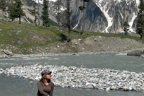 Cik Salima Nadira Mafoot Moss Simon meneroka Kashmir pada Mei 2024.