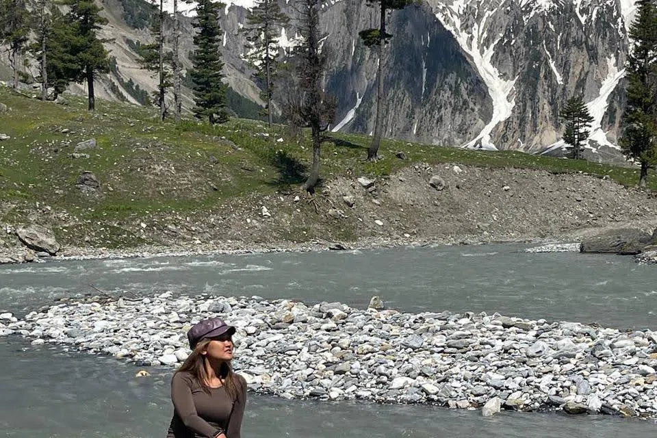 Cik Salima Nadira Mafoot Moss Simon meneroka Kashmir pada Mei 2024.