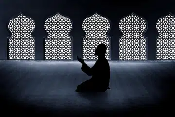 BANYAK FADILAT SOLAT: Solat mampu memberikan ketenangan minda dan meningkatkan kesihatan mental Muslim. Ia juga mampu menghilangkan keletihan serta menjadikan badan seseorang lebih bertenaga untuk melakukan ibadah-ibadah sunat. - Foto ISTOCKPHOTO