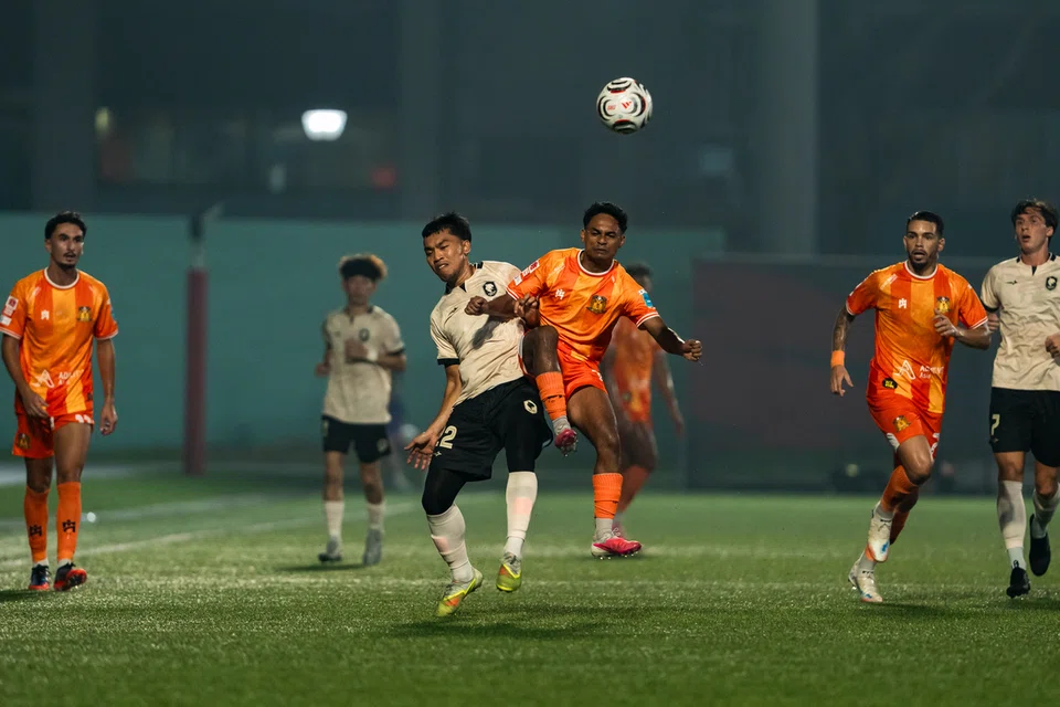Hougang United terus bergelut apabila tewas 1-2 kepada Tanjong Pagar United. Keputusan tersebut menjadikannya kekalahan ketiga berturut-turut buat pasukan itu musim ini, selepas mempamerkan prestasi yang baik dalam perlawanan pembukaan musim ini.