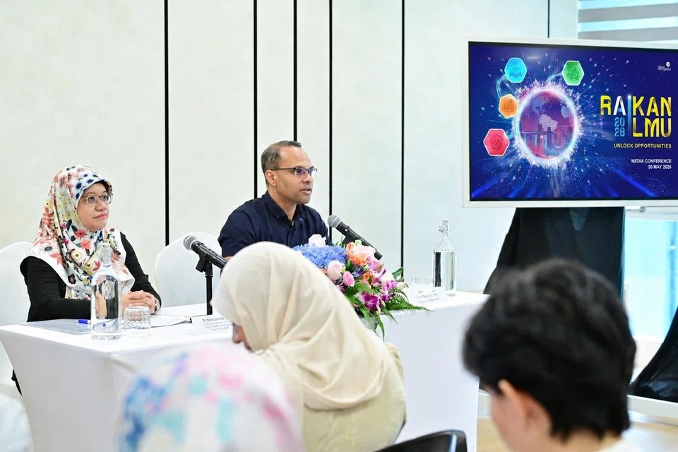 Yayasan Mendaki, Encik Feroz Akber, raikan ilmu