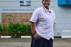 JAYA DALAM AKADEMIK DAN CCA: Siti Aisyah Abdul Rahman, pelajar Sekolah Menengah Serangoon Garden adalah antara pelajar terbaik di sekolahnya dalam GCE peringkat 'O' tahun lalu. - Foto BH ole h KEVIN