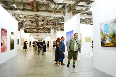 Edisi keempat pameran seni antarabangsa, ART SG 2026 yang berlangsung dari 23 Januari hingga 25 Januari di Pusat Konvensyen dan Ekspo Marina Bay Sands, mengetengahkan lebih 100 peserta pameran dari lebih 30 negara.