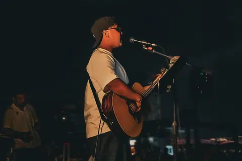 Penampilan khas oleh Muhammad Fadhlan Anshory Mustapah, atau lebih mesra dikenali sebagai Olan, di pertunjukan seniman jalanan di Marina Bay, Olympic Walk, pada 28 Jun.
