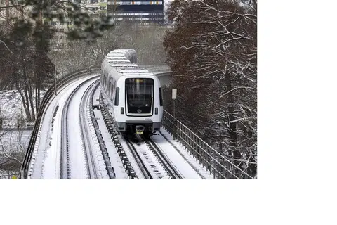 SISTEM METRO STOCKHOLM: Connecting Stockholm, usaha sama ComfortDelGro dengan Go-Ahead Group, telah dianugerahkan kontrak 11 tahun untuk menjalankan dan mengekalkan laluan Metro Stockholm. 