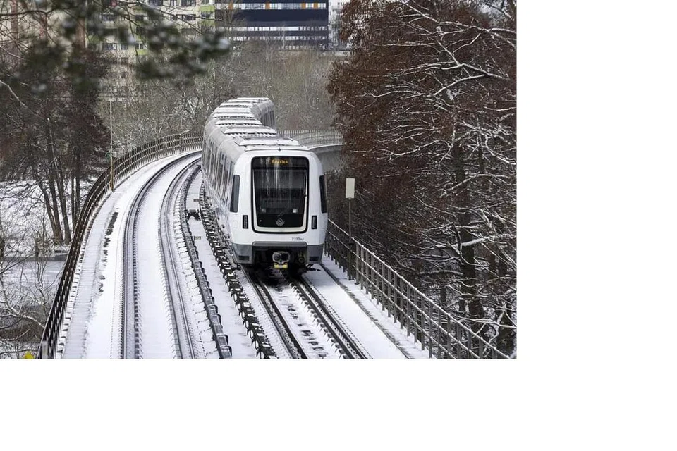 SISTEM METRO STOCKHOLM: Connecting Stockholm, usaha sama ComfortDelGro dengan Go-Ahead Group, telah dianugerahkan kontrak 11 tahun untuk menjalankan dan mengekalkan laluan Metro Stockholm. 