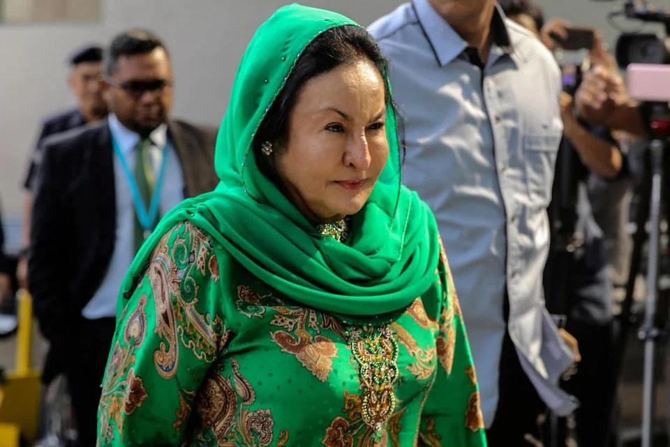 MUNGKIN DIDAKWA: Datin Seri Rosmah Mansor tiba di ibu pejabat Suruhanjaya Pencegahan Rasuah Malaysia (SPRM) pada 10 pagi semalam untuk disoal siasat. - Foto AFP 