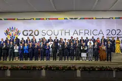 Perdana Menteri, Encik Lawrence Wong, bersama para pemimpin Sidang Puncak Kumpulan 20 (G20).