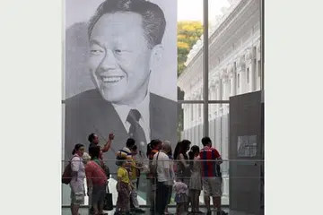 SUMBANGAN TERUS DISANJUNG: Populariti Pameran 'In Memoriam: Lee Kuan Yew' mencerminkan betapa sumbangan dan bakti mendiang Encik Lee dihargai rakyat setempat. 