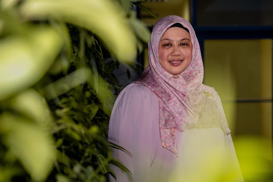 KONGSI KEPAKARAN: Konsultan Penjagaan Paliatif Pediatrik di Hospital Wanita dan Kanak-Kanak KK (KKH), Dr Siti Nur Hanim Buang, antara enam karyawan perubatan yang menyumbang kepakaran dalam kandungan buku tentang penjagaan paliatif pediatrik berjudul ‘When a Child Has Serious Illness’ (Apabila Anak Alami Penyakit Serius).