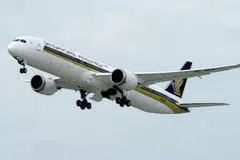 SIASAT: Syarikat penerbangan Singapore Airlines telah menggantung khidmat seorang juruterbang yang gagal ujian alkohol serta telah memulakan siasatannya sendiri berhubung kejadian itu.