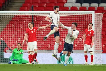 WIRA PASUKAN: Reaksi Maguire (tengah, melompat) setelah menjaringkan gol kemenangan pada minit ke-85 untuk membantu England menewaskan Poland 2-1 di Wembley kelmarin. - Foto EPA-EFE