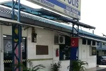 Lokasi dua anggota polis terbunuh, manakala seorang lagi cedera dalam serangan dilakukan seorang lelaki yang menceroboh masuk Balai Polis Ulu Tiram, Johor, pada 2.54 pagi, 17 Mei.