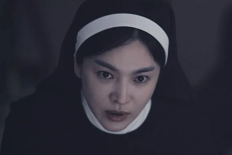 Filem ‘Dark Nuns’ mencabar pelakon Korea, Song Hye-kyo, agar keluar dari zon selesa dan membawa watak biarawati, Sister Yunia, yang sanggup mengambil risiko demi menyelamatkan budak yang kerasukan.