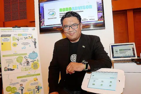 GUNA AI BAGI SYARIKAT: Encik M. Nazri Muhammad berkata RoboAnalyst dapat meneliti 'kesihatan' kewangan syarikat dan individu dan memberikan pelan tindakan bagi membaiki jurang yang ada. - Foto fail