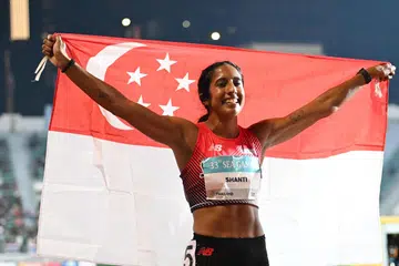 Ratu pecut negara, Shanti Pereira, mempertahankan pingat emas dalam acara pecut 200 meter wanita di Sukan SEA 2025 dengan masa 23.05 saat. 