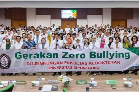 Fakulti Perubatan Universiti Diponegoro (Undip) telah melancarkan ‘Gerakan Zero Bullying’ yang bertujuan menghapuskan amalan membuli dalam kalangan pelajar dan kakitangan fakulti. Gerakan itu merupakan daya usaha moral yang dilaksanakan mulai Januari 2024 dengan fokus memperbaiki pengurusan serta memastikan kesejahteraan semua pihak yang terlibat.