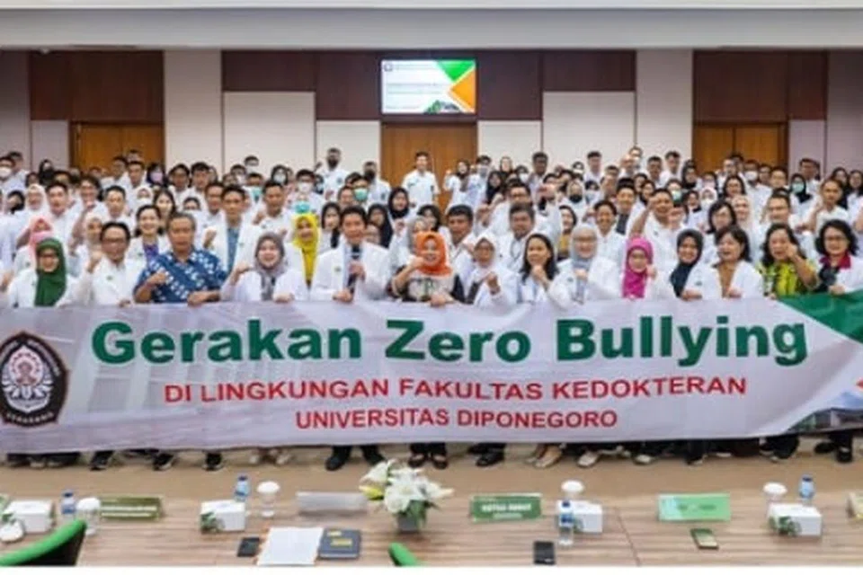 Fakulti Perubatan Universiti Diponegoro (Undip) telah melancarkan ‘Gerakan Zero Bullying’ yang bertujuan menghapuskan amalan membuli dalam kalangan pelajar dan kakitangan fakulti. Gerakan itu merupakan daya usaha moral yang dilaksanakan mulai Januari 2024 dengan fokus memperbaiki pengurusan serta memastikan kesejahteraan semua pihak yang terlibat.