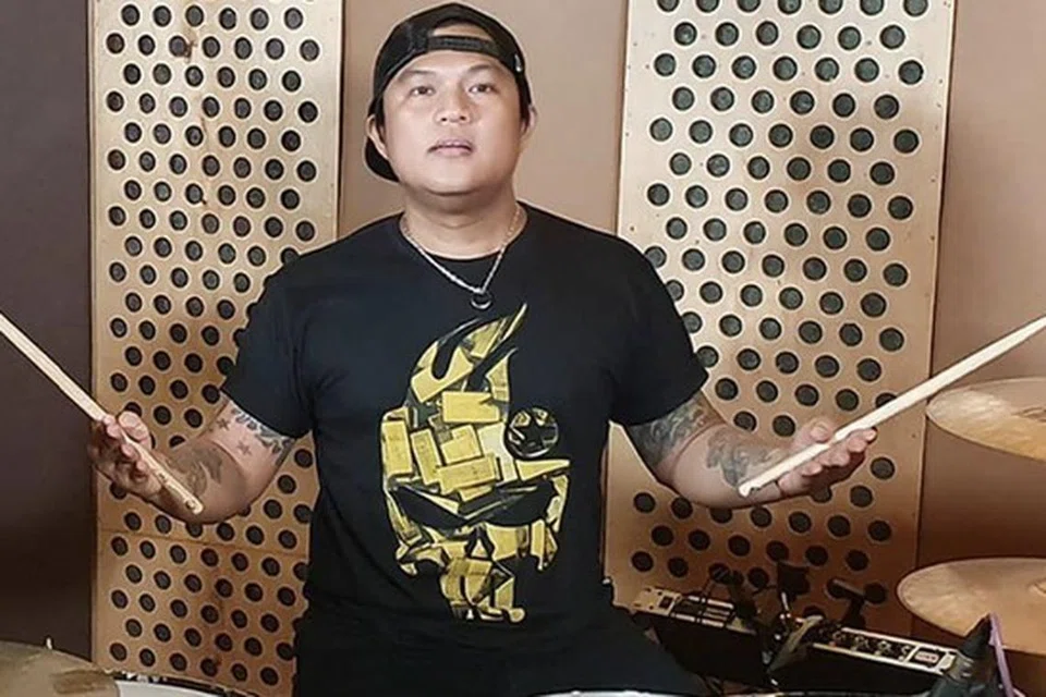 POSAN TOBING: Menegaskan lagu ciptaannya atau ciptaan bersama dengan kumpulan Kotak tidak boleh digunakan band tersebut lagi ekoran dirinya mendakwa belum menerima royalti.