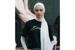 KEJAYAAN TIDAK DIDUGA: Layla Sania yang masih baru dalam bidang lakonan tidak menyangka akan memenangi Anugerah Pelakon Wanita Harapan bagi peranannya sebagai guru tadika, Cikgu Aisyah, yang berbahasa Mandarin dalam filem 'Small Town Heroes'. - Foto INSTAGRAM LAYLA SANIA