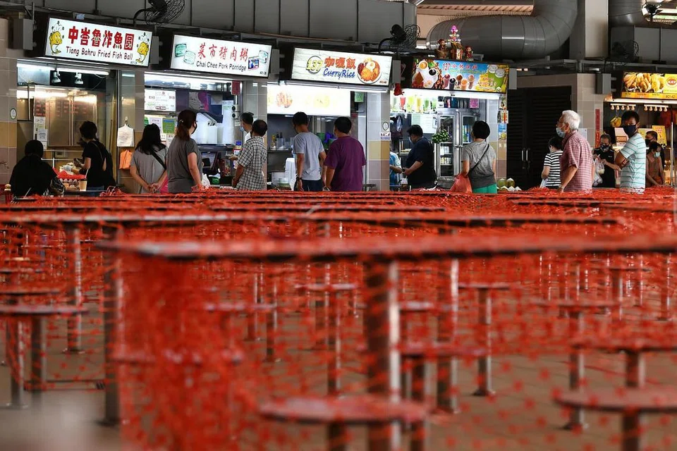 HARUS DIJAMIN: Menteri Pembangunan Negara, Encik Lawrence Wong berkata kekurangan jangkitan antara masyarakat yang muktamad harus dijamin sebelum langkah pemutus litar dapat dilonggarkan sama ada pada 4 Mei atau selepas tarikh itu. - FOTO: LIM YAO HUI
