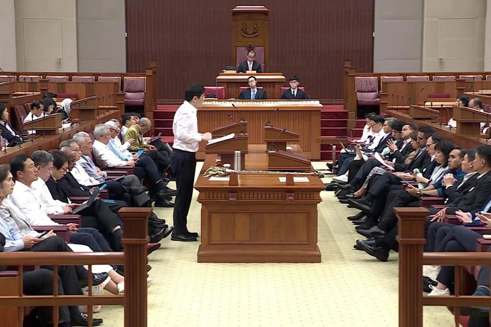 Perdana Menteri Lawrence Wong (berdiri) yang berucap di Parlimen berkata langkah Amerika Syarikat mengenakan tarif terhadap Singapura adalah langkah yang mengecewakan dan bukanlah tindakan yang dilakukan kepada seorang rakan.