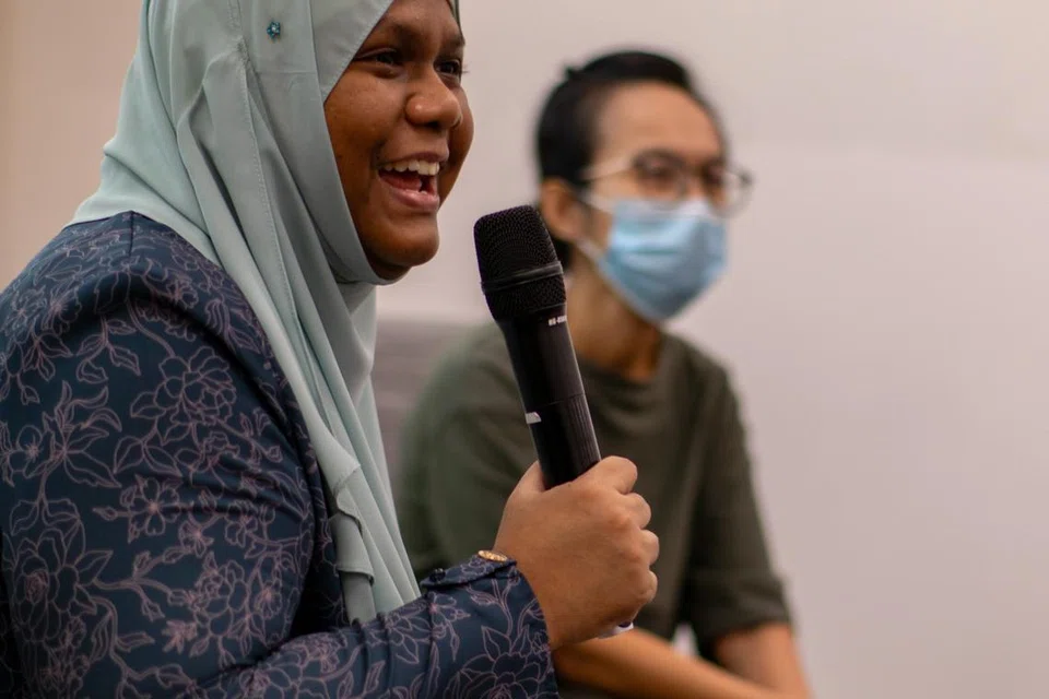 BERI PENJELASAN: Dr Norshima Nashi ketika memberikan penerangan tentang kemusykilan barah dalam satu acara anjuran Persatuan Ain.
