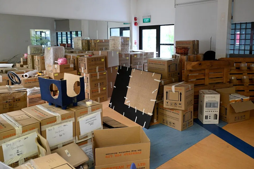 Kotak-kotak yang disusun di 7oaks Bukit Batok untuk persiapan berpindah ke tempat baru di Jurong East. 