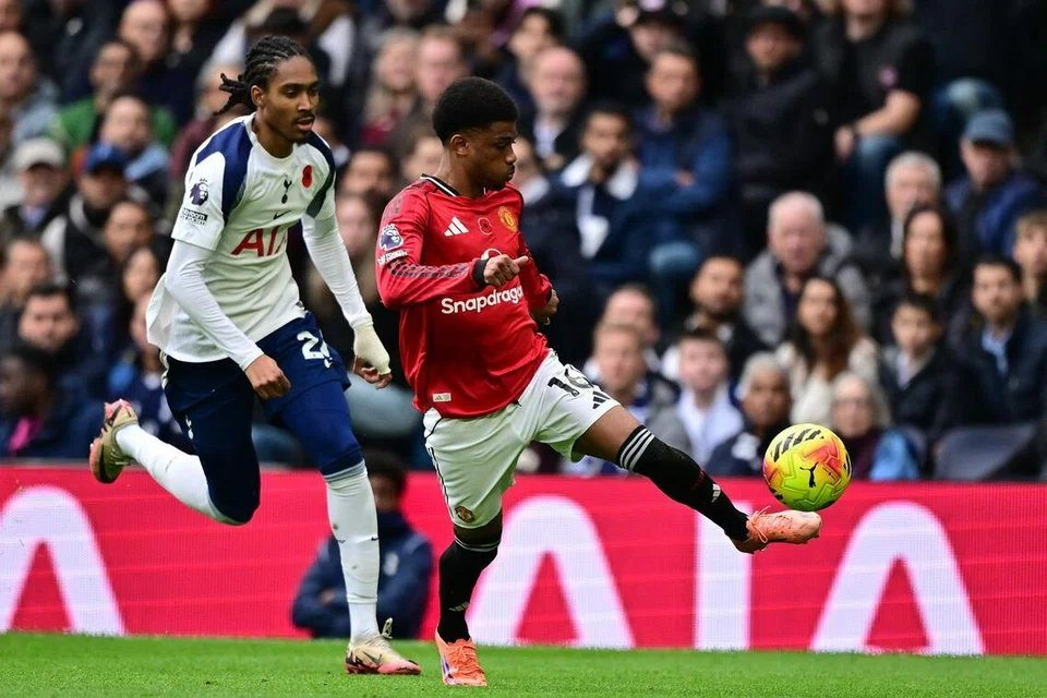 Pemain sayap Manchester United, Amad Diallo (kanan), dijangka  memainkan peranan penting, terutamanya dari segi gerakan serangan balas pasukan apabila menentang Manchester City nanti. 