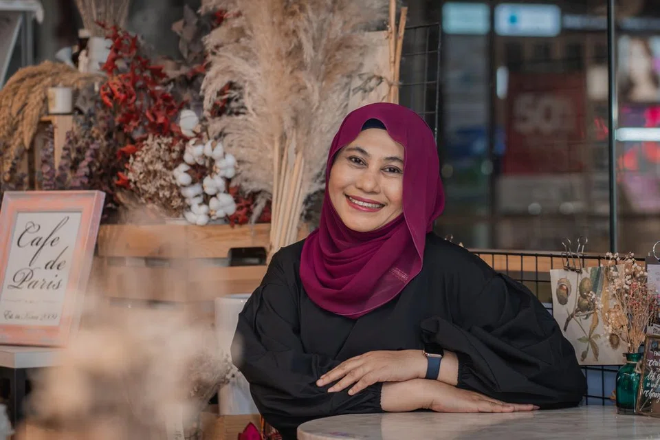 Hanim Mohd Saleh, Editor Bersekutu (Kolumnis Kanan), Berita Harian/Berita Minggu.