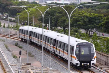 KEMUDAHAN BARU: Warga boleh menikmati perjalanan kereta api lebih pantas dengan pembinaan dua stesen MRT baru dan lanjutan Laluan Thomson-East Coast ke Lapangan Terbang Changi. - Foto fail