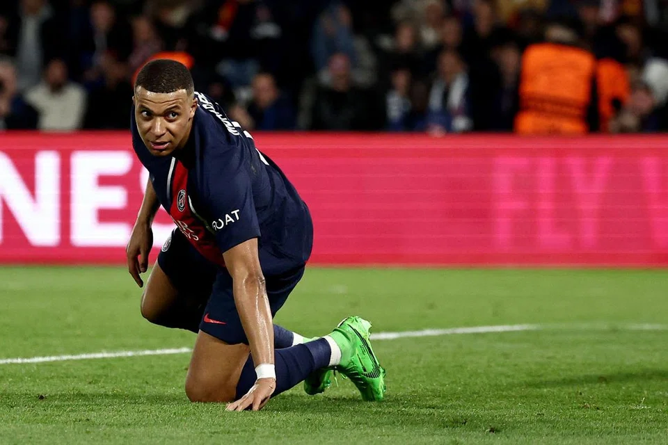 Prestasi Kylian Mbappe hambar, dengan bintang PSG itu tidak membuat sembarang sepakan tepat atau menggugat pertahanan Barcelona dalam perlawanan pertama suku akhir Liga Juara-juara pada 11 April.