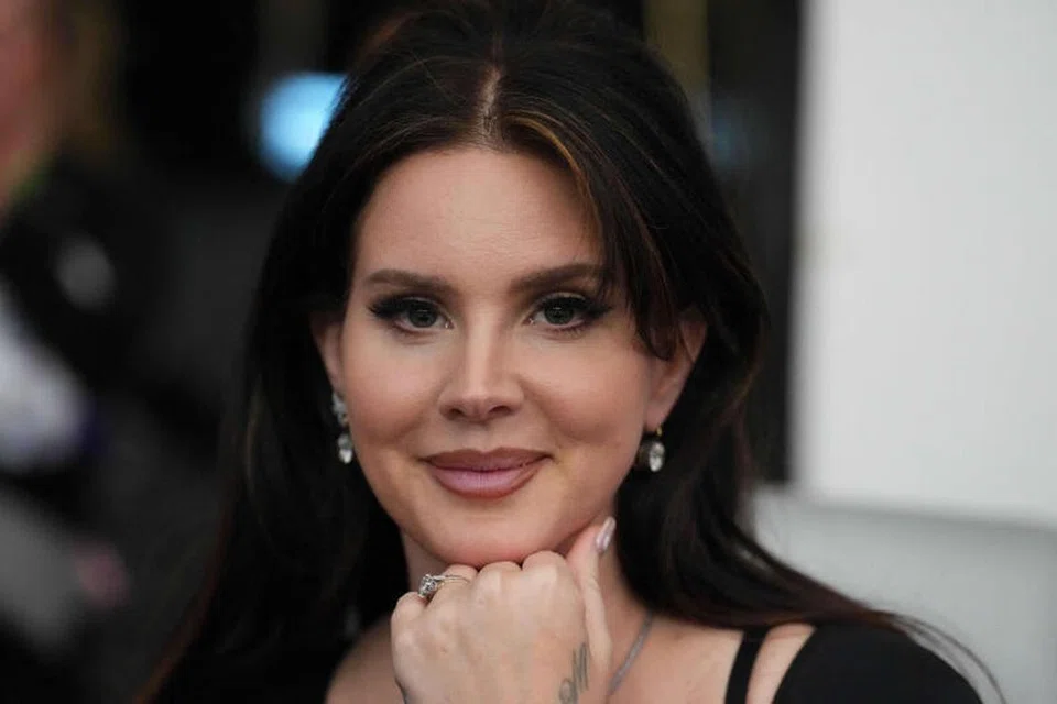 Lana Del Rey yang gemarkan lagu lama adalah antara artis yang pernah merakam semula lagu, Summertime.
