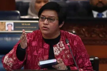 Menteri di Jabatan Perdana Menteri (Undang-Undang dan Pembaharuan Institusi) Malaysia, Cik Azalina Othman Said.