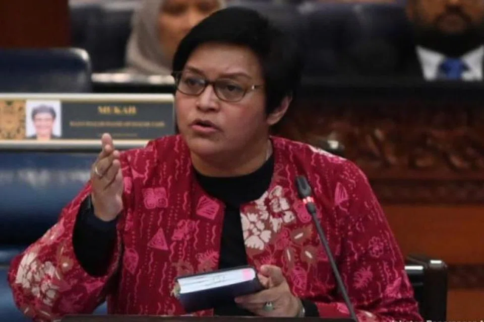 Menteri di Jabatan Perdana Menteri (Undang-Undang dan Pembaharuan Institusi) Malaysia, Cik Azalina Othman Said.