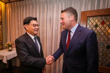 Encik Heng Swee Keat (kiri) bertemu Setiausaha Negara bagi Kesihatan dan Jagaan Sosial Britain, Encik Wes Streeting, untuk bertukar pandangan mengenai cabaran jagaan kesihatan yang biasa dihadapi serta pendekatan yang diambil untuk mengatasinya.
