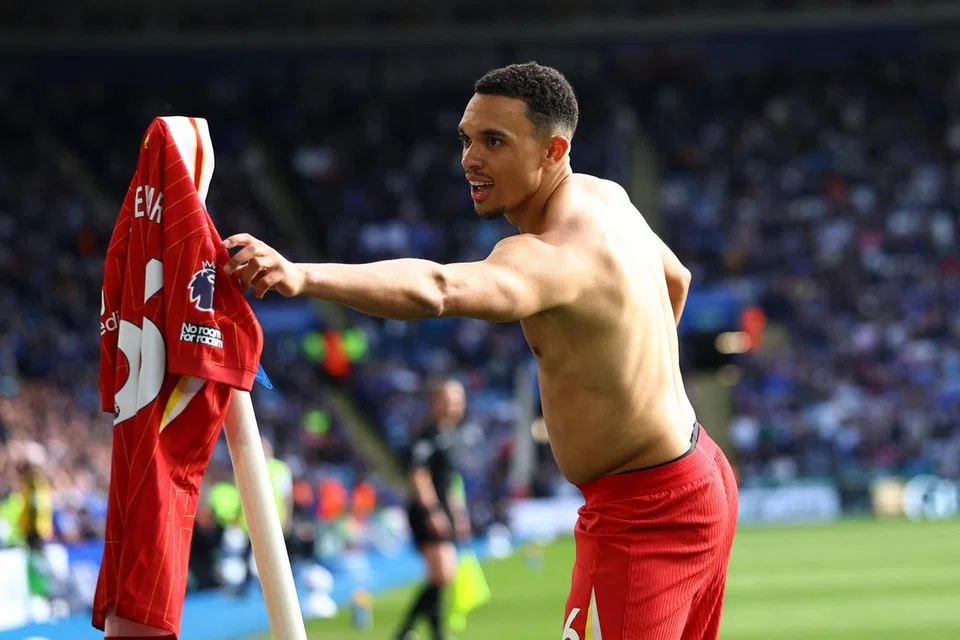 Pemain Liverpool, Trent Alexander-Arnold, meraikan jaringannya dengan sambutan ikonik, di tengah-tengah masa depannya yang tidak menentu. 