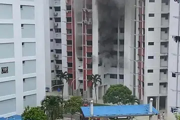 UNIT TERBAKAR: SCDF menerima panggilan pada 2.35 petang semalam berkenaan satu kebakaran yang berlaku di sebuah unit flat tingkat tiga di Blok 120, Marsiling Rise. - Foto PEMBACA ST