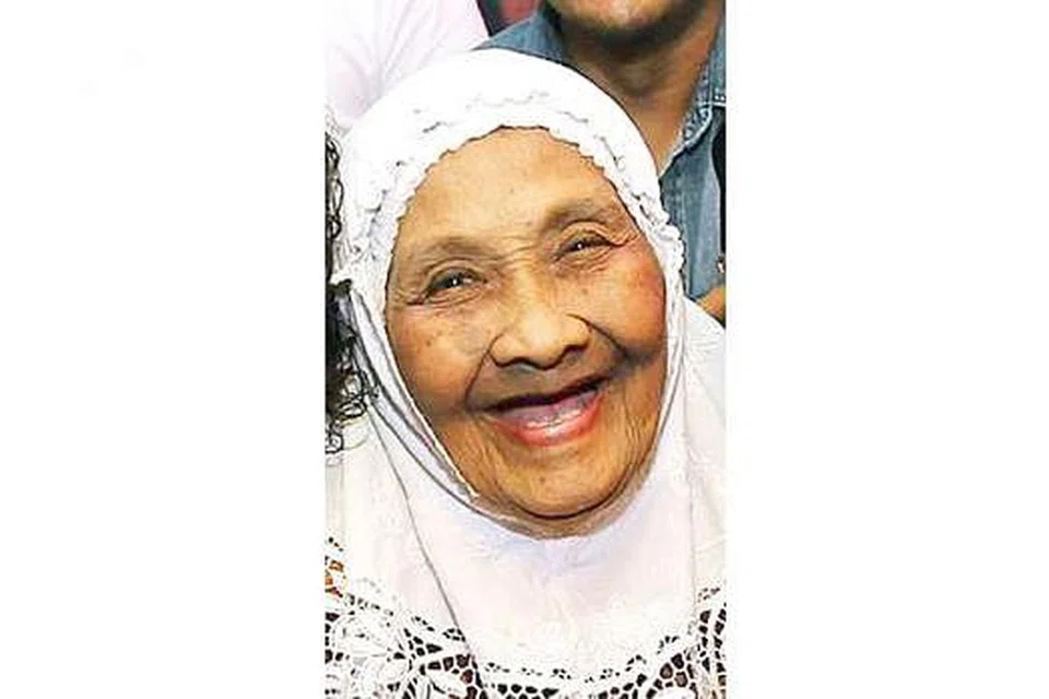 Allahyarhamha Momo Latiff.