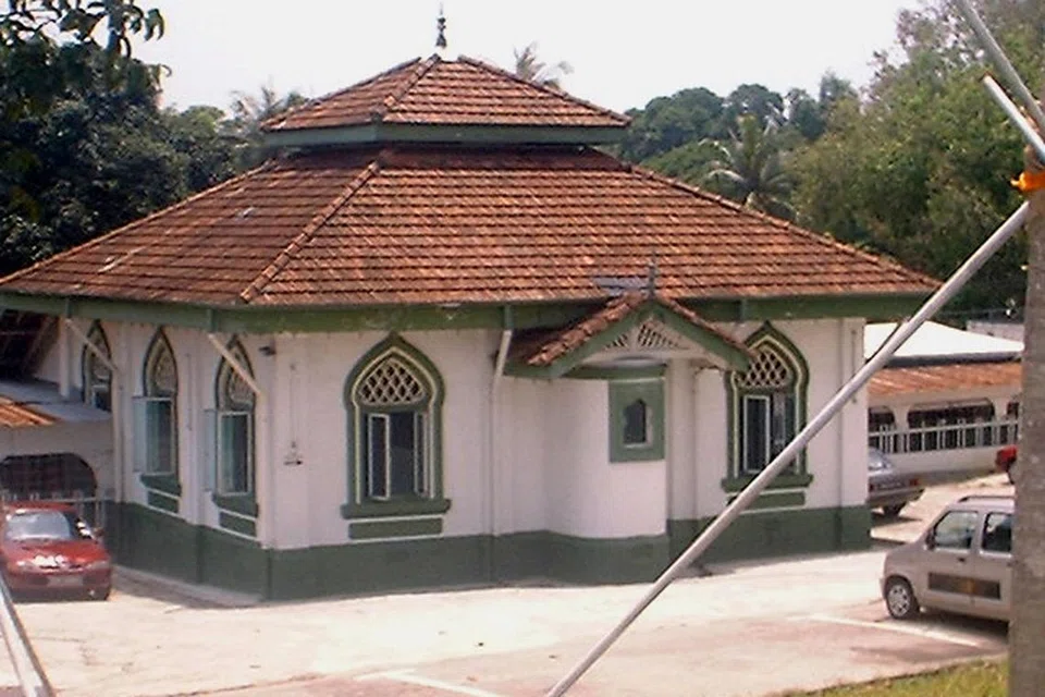 MASJID BIDADARI: Masjid yang terletak di pintu masuk Tanah Perkuburan Islam Bidadari ini tidak wujud lagi. Tapak asal masjid ini kini hanya sebuah lelapang bersebelahan stesen MRT Woodleigh. - Foto fail