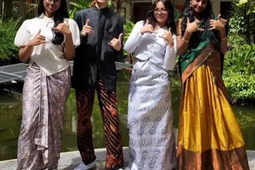 Pelajar Sekolah Menengah Bukit Batok muat naik video di TikTok untuk galakkan pelajar lain sertai sambutan Hari Keharmonian Kaum.