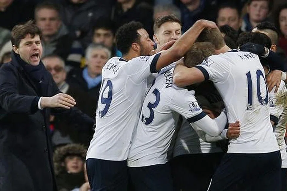 BERSAING DI PUNCAK: Di bawah bimbingan Mauricio Pochettino (kiri), Spurs hanya tewas tiga kali sepanjang musim ini dan melepaskan hanya 20 gol dalam 26 perlawanan. - Foto REUTERS
