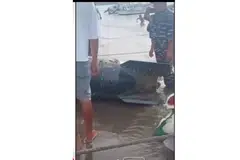 Objek sepanjang 3.7 meter dan berdiameter 65 sentimeter itu ditemui oleh nelayan pada Isnin kira-kira 10 kilometer dari pulau pelancongan terkenal Gili Trawangan di Nusa Tenggara Barat, menurut Tentera Laut Indonesia. 